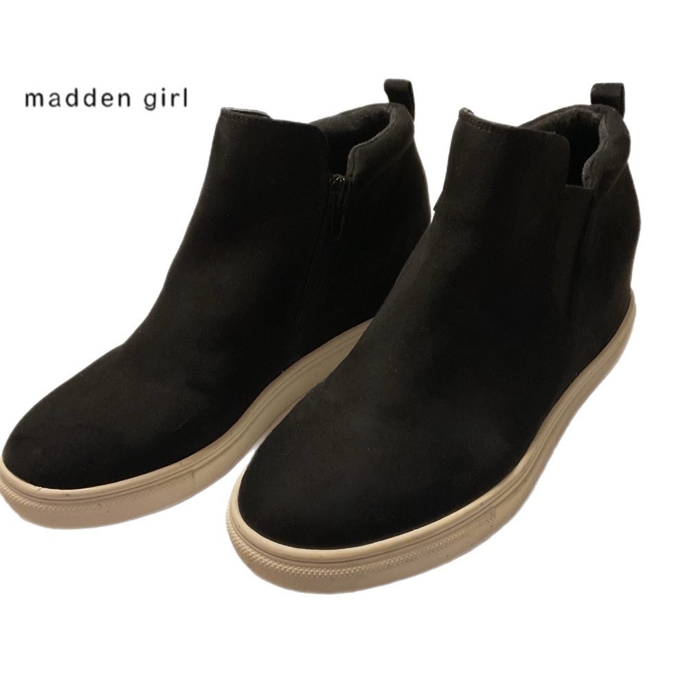 Madden Girl Women’s 6.5 Paramount Black Suede Ankle Loafers White Soles Booties